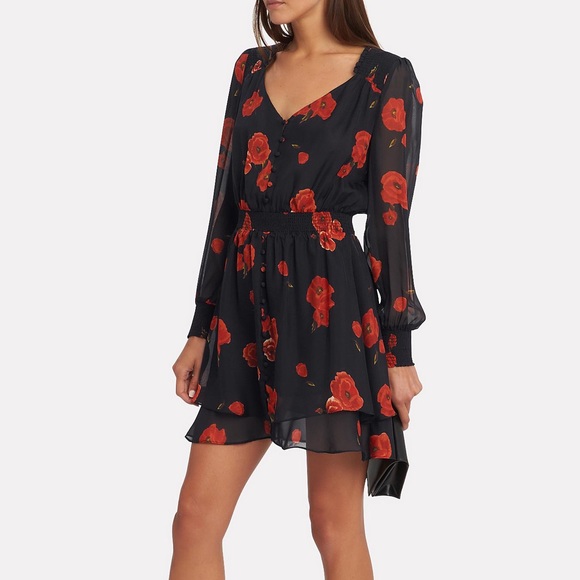 INTERMIX Dresses & Skirts - Intermix Kayla dress, size 6, super flirty short dress.